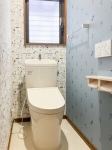 可愛いクロスのトイレ空間