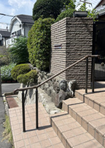 お出かけを安全に　外部手すりの取付け