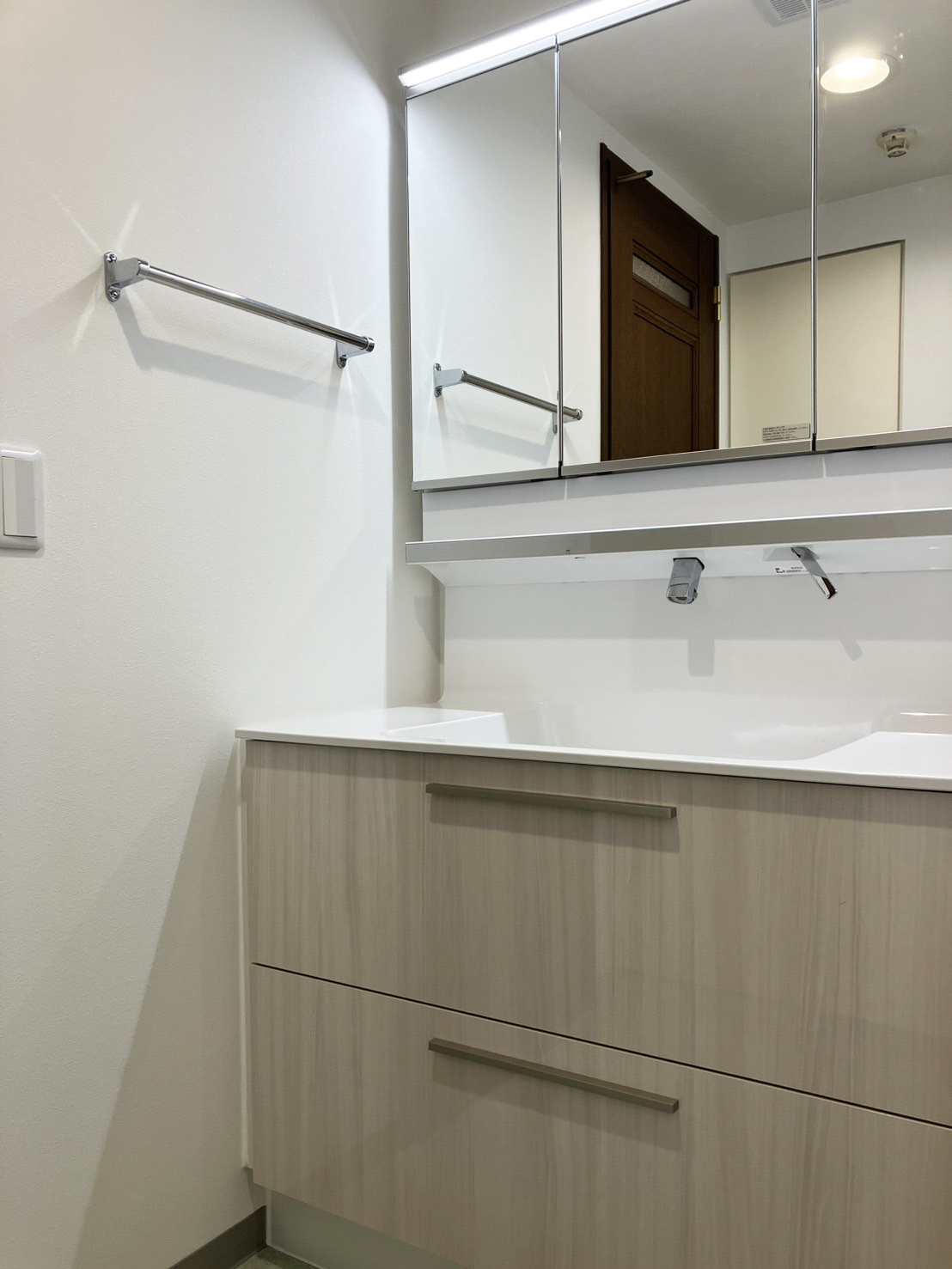 収納力＆清掃性アップ　洗面化粧台の取換え