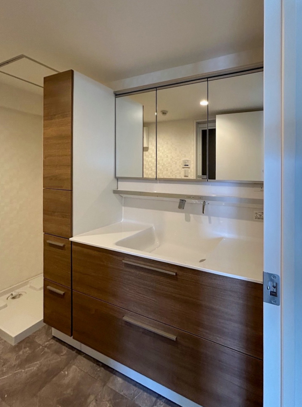 ホテルライクな暮らしの実現【洗面化粧台 編】